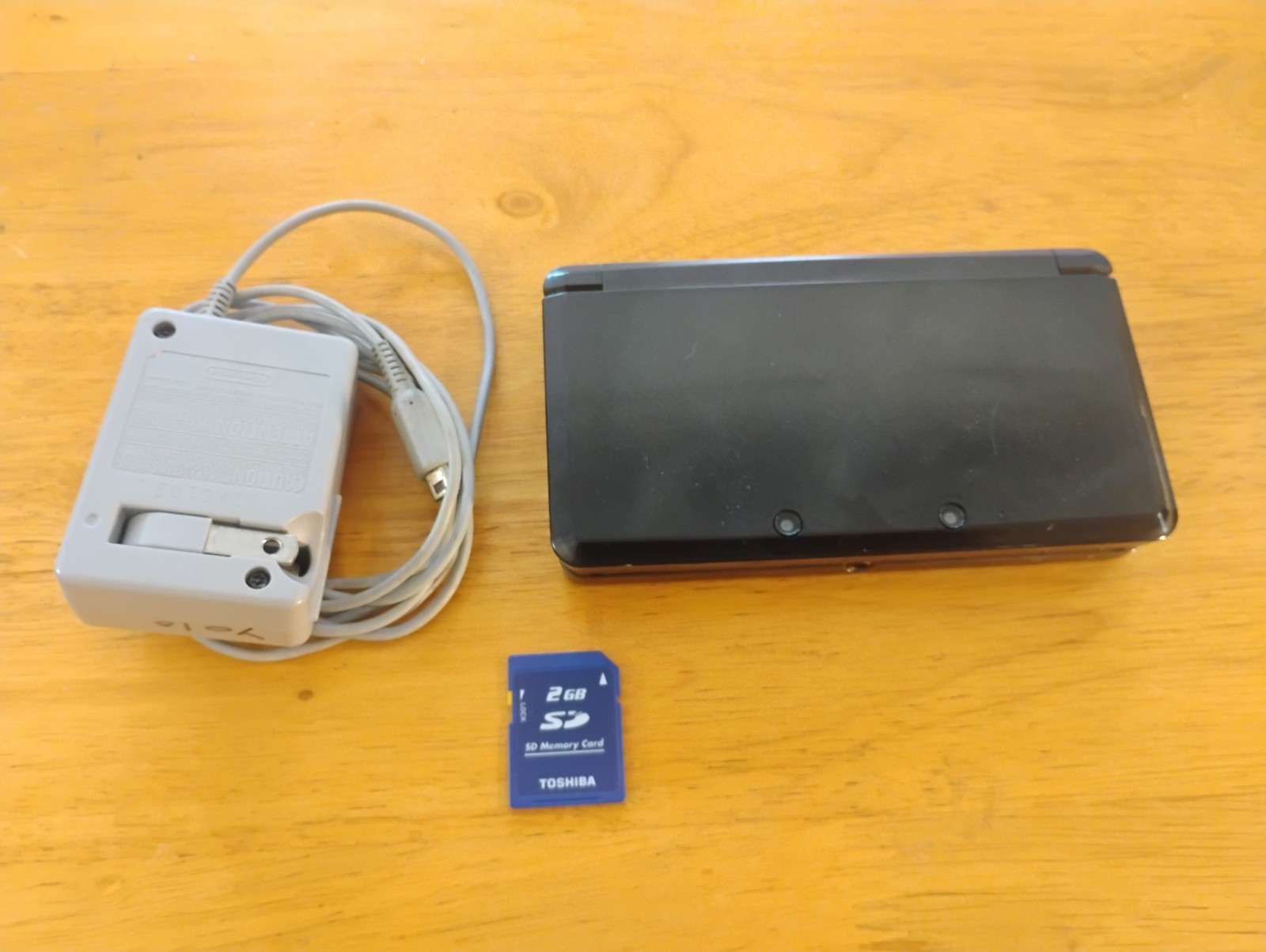 Nintendo 3DS with Charger and 2GB SD Card - Black - No Stylus - Tested & Working