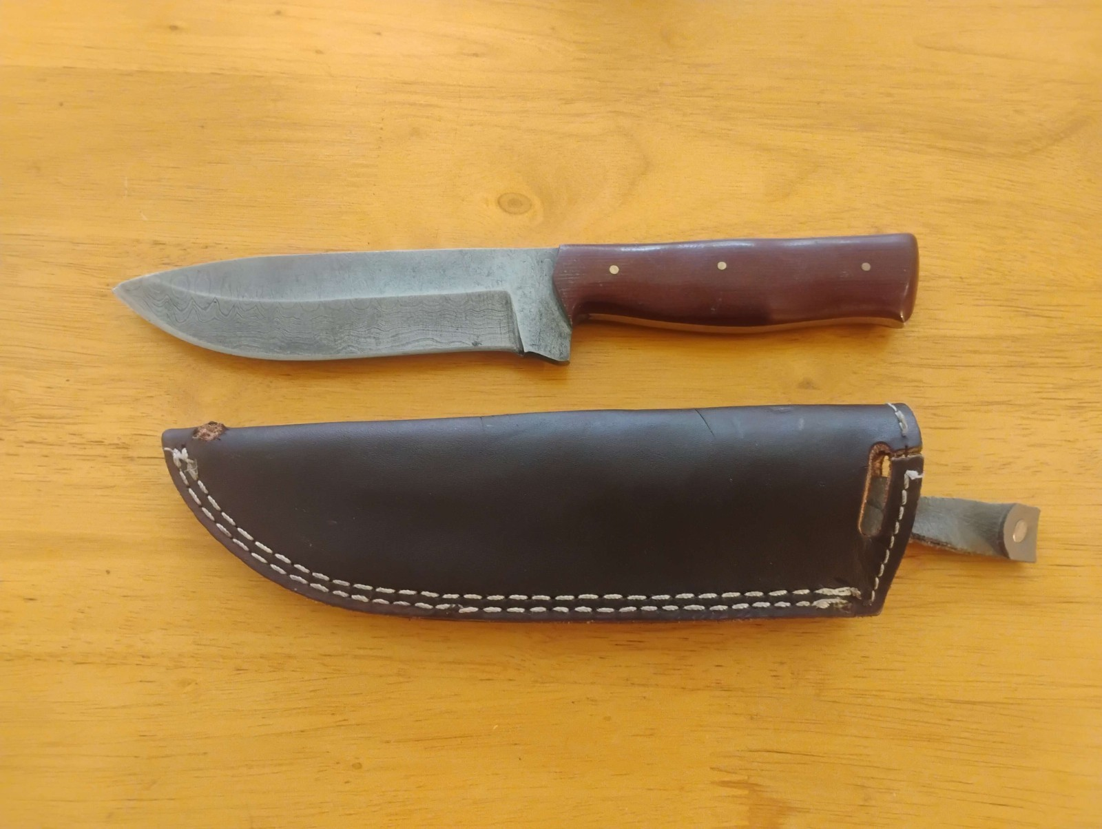 Custom Patterned Damascus Steel Hunting Knife - Full Tang w/ Leather Sheat