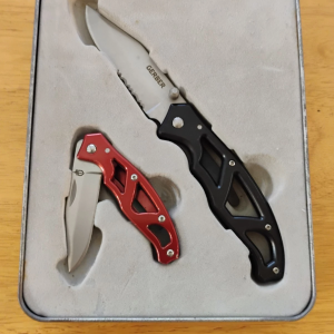 Gerber 2-Knife Folding Pocket Set w/ Tin – Red & Black, Serrated + Plain Edge