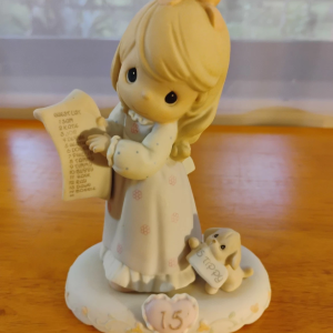 Precious Moments “Growing in Grace – Age 15” 1997 Enesco Figurine #272663